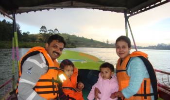 boat-ride-gregory-lake-nuwara-eliya-holiday-packages-sri-lanka-ceylon-expeditions