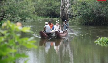 boat-ride-kandalama-lake-luxury-experiential-holidays-sri-lanka-ceylon-expeditions