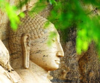 gal-viharaya-polonnaruwa-buddhist-pilgrimage-tour-in-sri-lanka