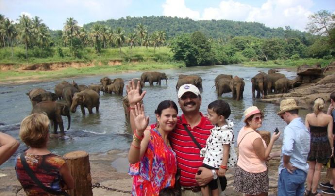 family-at-pinnawala-elephant-orphanage-vacation-packages-sri-lanka-ceylon-expeditions