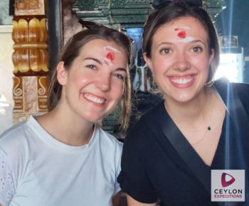 tourists-at-captain-garden-hindu-temple-colombo