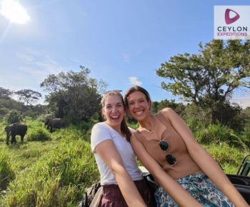 2-girls-on-safari-jeep-minneriya-national-park-wildlife-holidays-ceylon-expeditions-travels