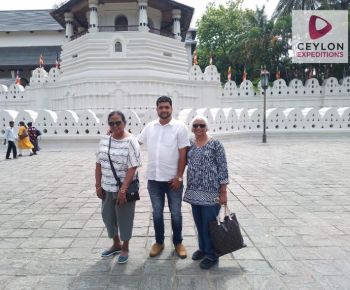 sacred-tooth-relic-temple-kandy-holiday-sri-lanka-ceylon-expeditions-travels