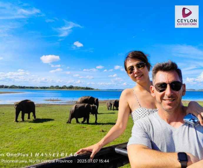 couple-in-minneriya-national-park-ceylon-expeditions-holiday-packages